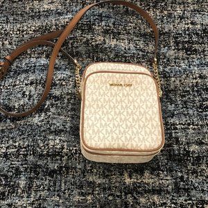 MICHAEL KORS Jet Set Travel Medium Logo Crossbody Bag